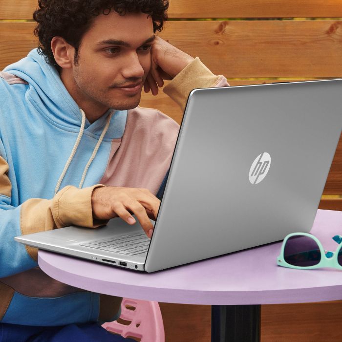 HP Notebook 17-cp2030ua 17.3" FHD IPS AG, AMD R3-7320U, 8GB, F512GB, UMA, DOS, silver