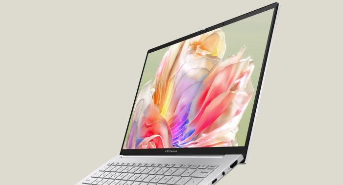 Ноутбук ASUS Zenbook 14 UX3405CA-ST1262 14" 3K OLED, Intel Ultra 5 225H, 16GB, F1TB, UMA, NoOS, Сріблястий
